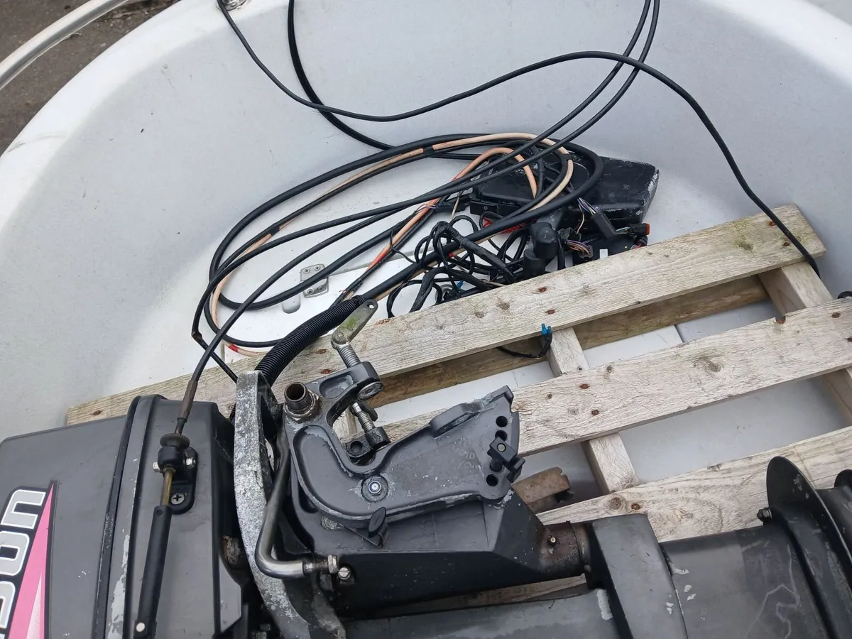 Outboard motor - Image 2