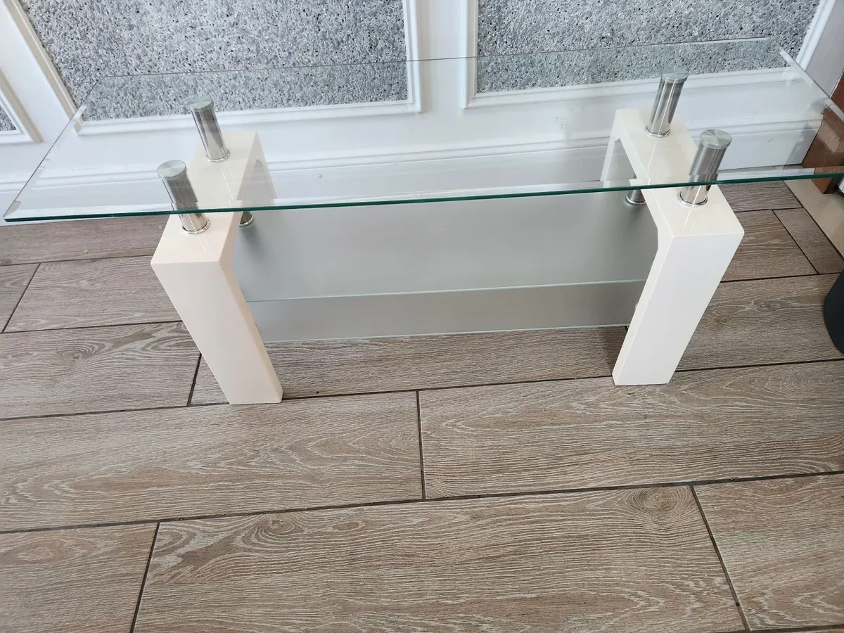 Sitting room table - Image 2