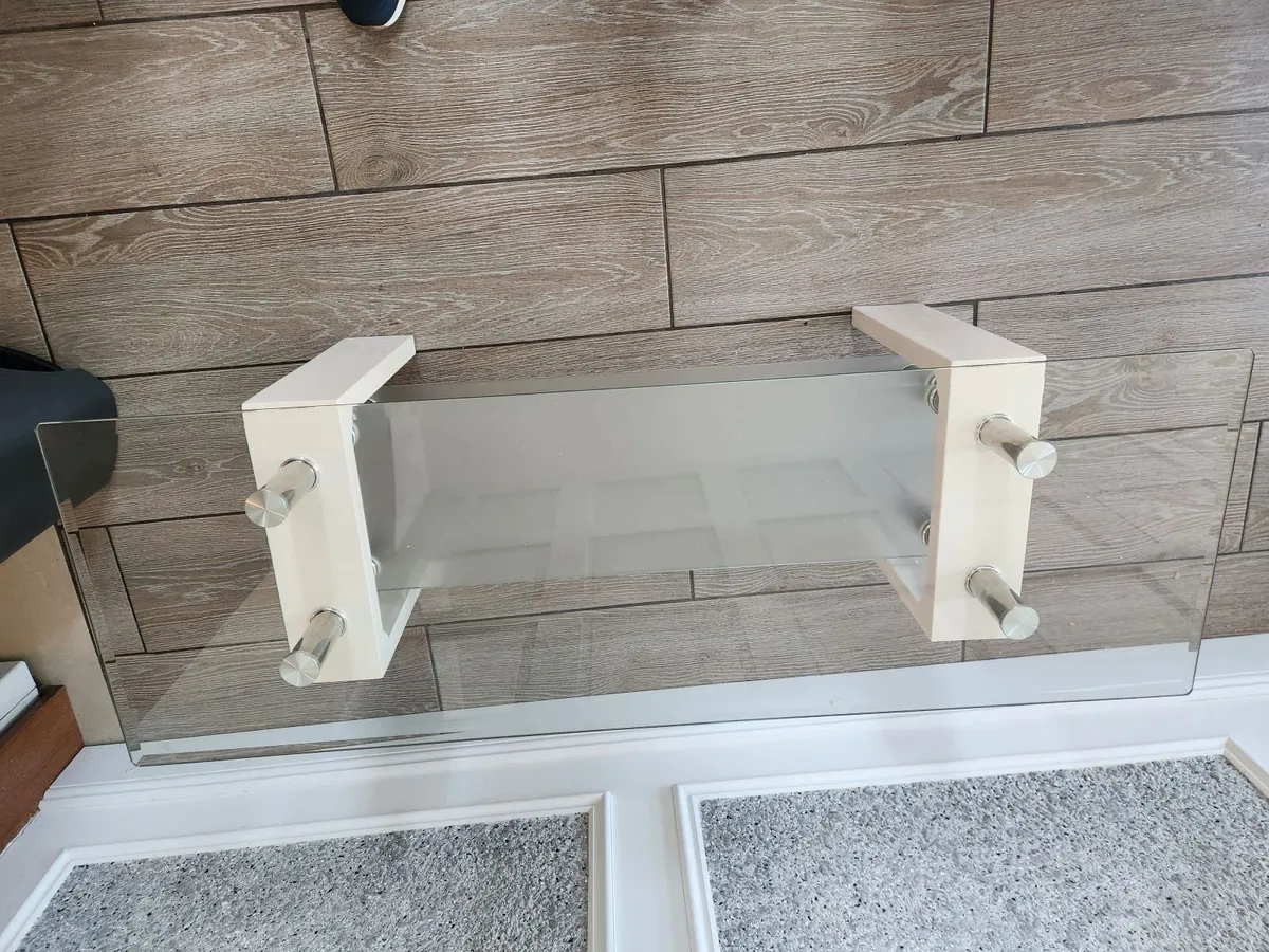 Sitting room table - Image 1