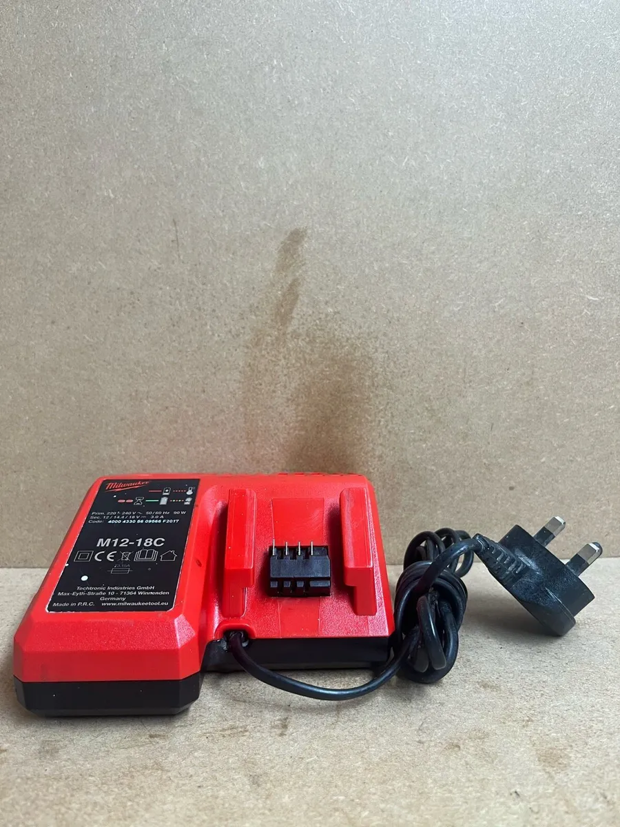 Milwaukee m12-18c battery charger - Image 1