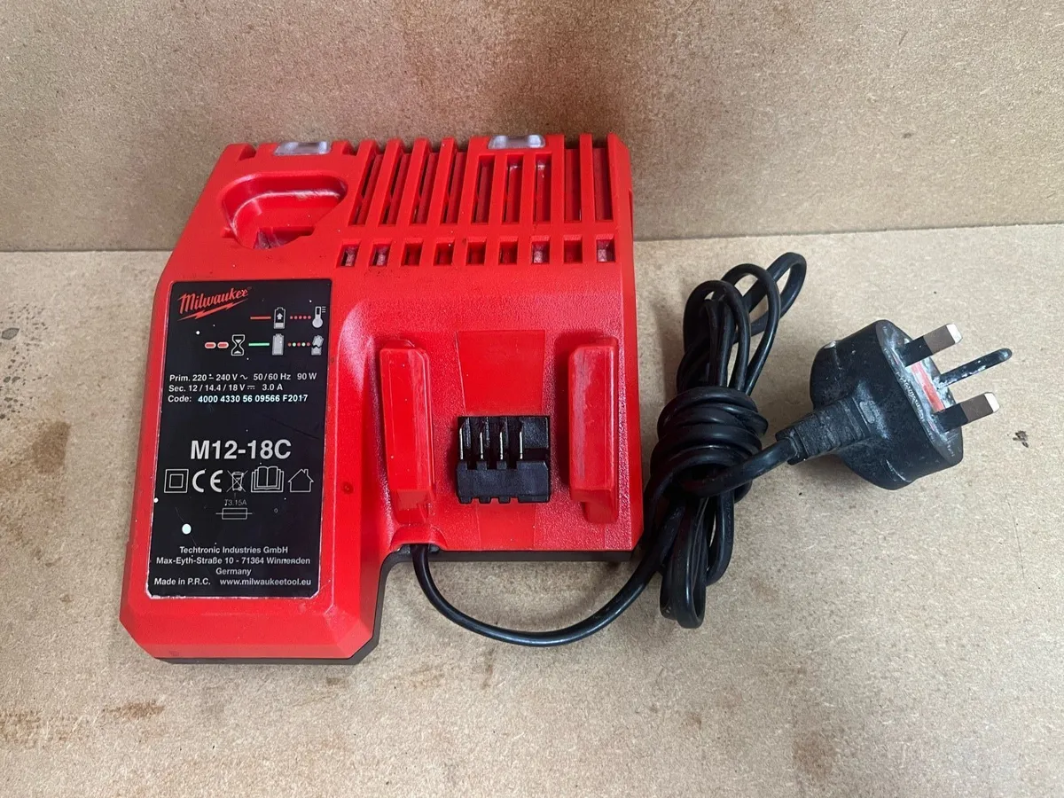 Milwaukee m12-18c battery charger - Image 2