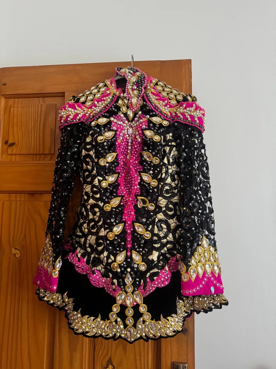 Irish Dancing Dress €720 - Image 1