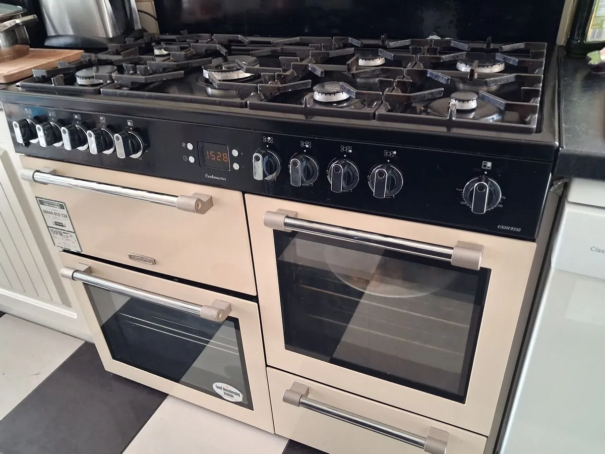 Range cooker - Image 1