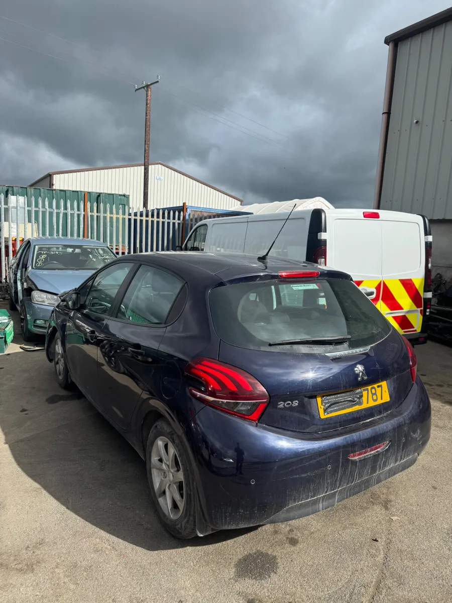 2018 Peugeot 208 1.2 PETROL BREAKING / PARTS - Image 1
