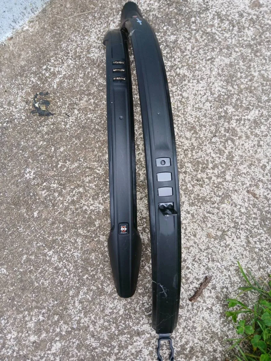 Bike brake levers and mudguards - Image 2
