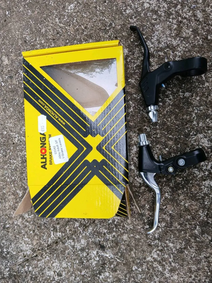 Bike brake levers and mudguards - Image 3