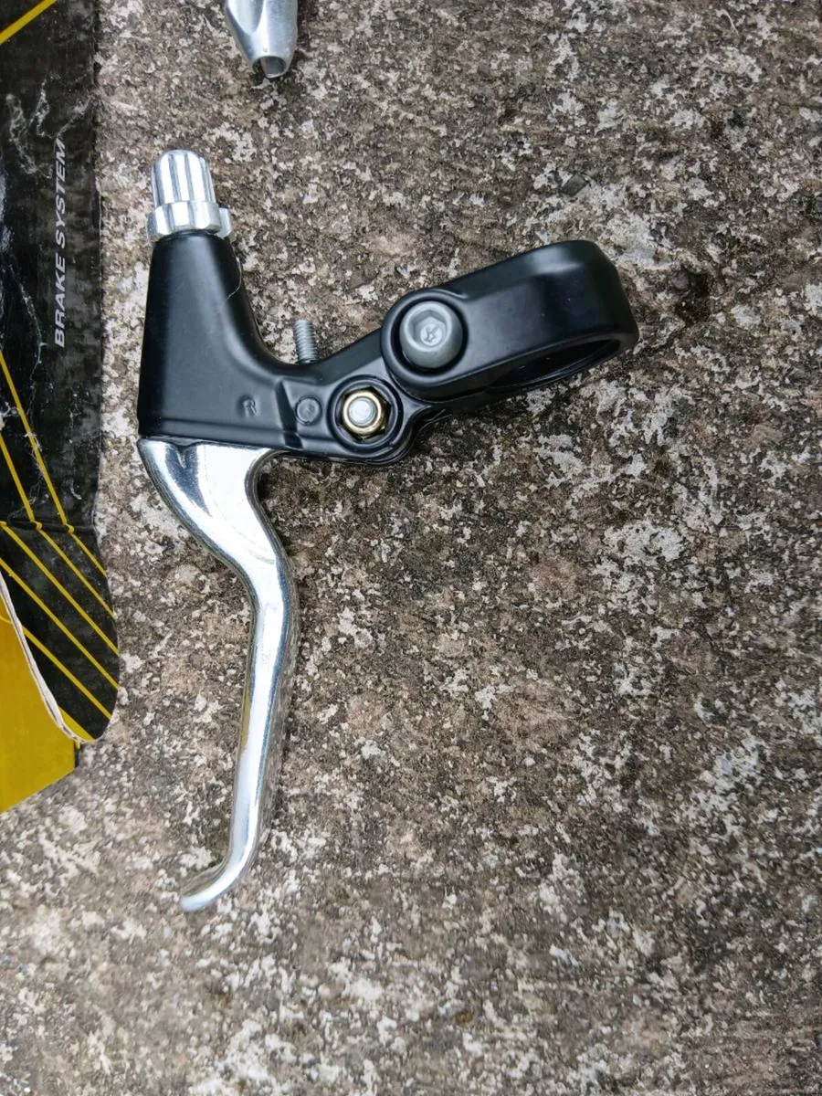 Bike brake levers and mudguards - Image 4