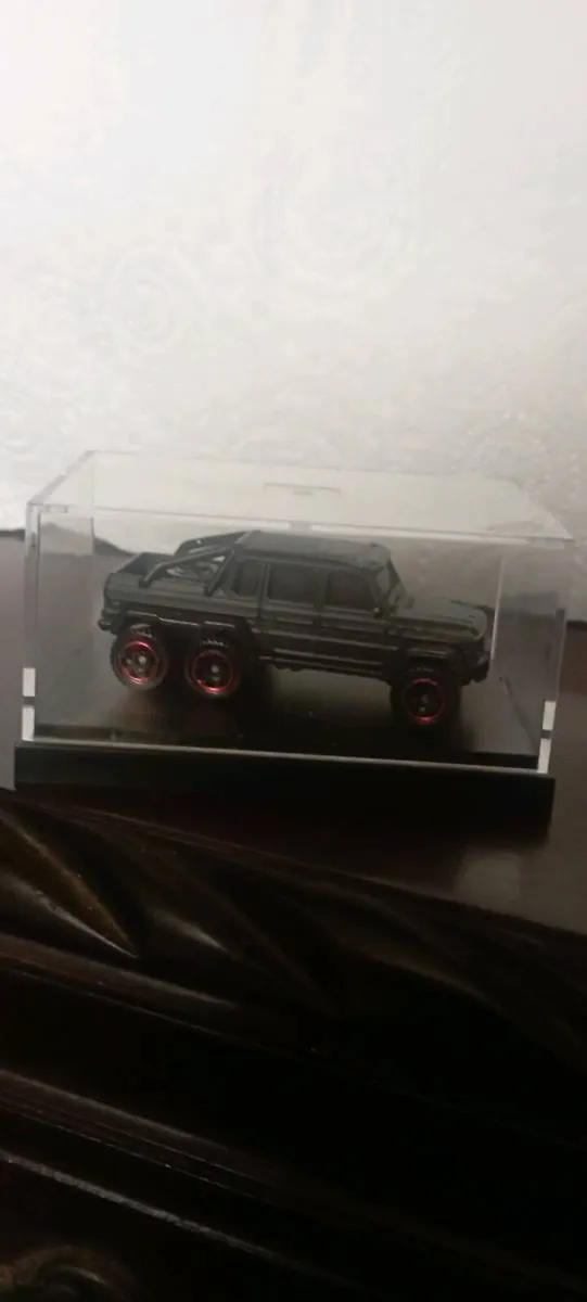 MERCEDES BENZ G63 AGM 6X61-64 SCALE DIE CAST MODLE - Image 3