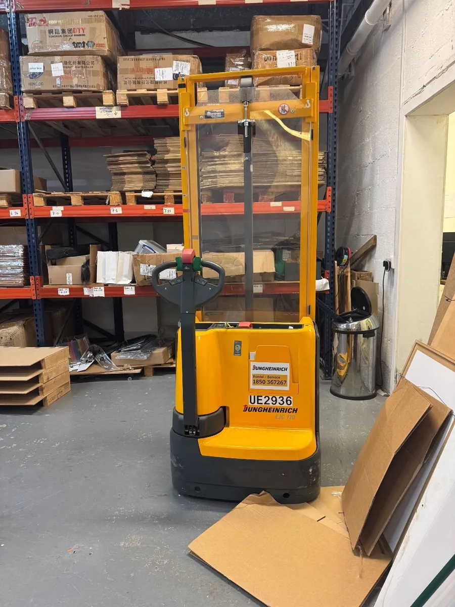 Jungheinrich EJC110 Electric pallet Stacker 1000kg - Image 2