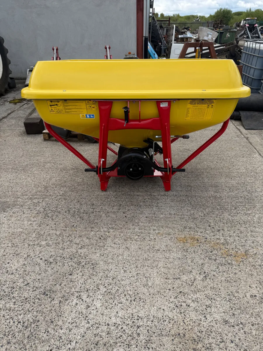 New cosmo fertiliser spreader - Image 2