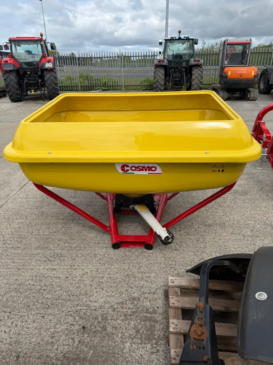 New cosmo fertiliser spreader - Image 1