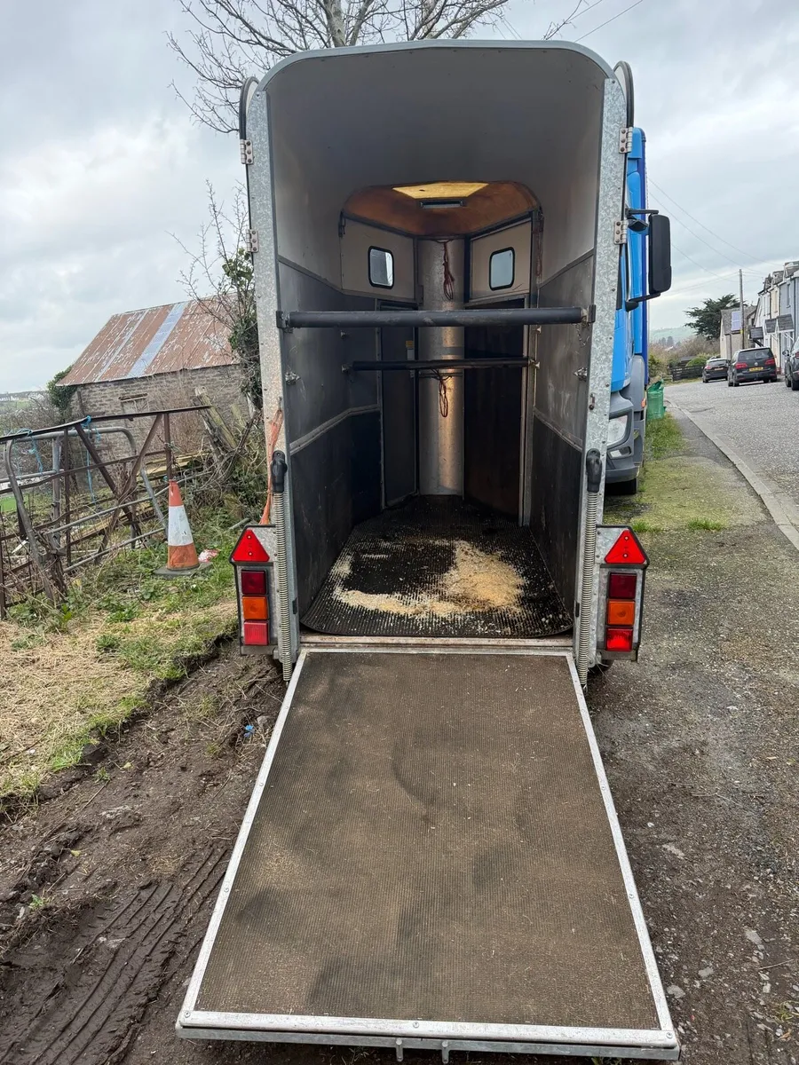 Ifor Williams horse box 401 - Image 3