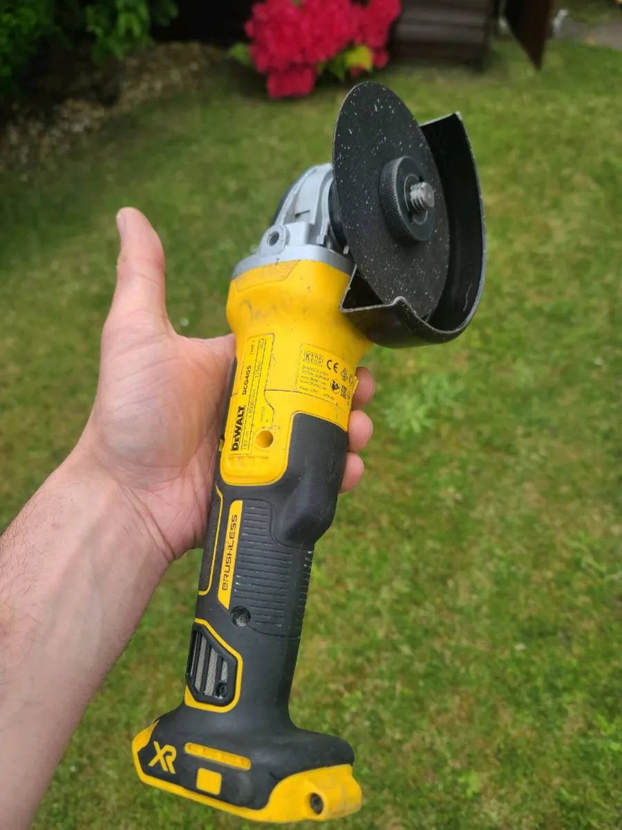Dewalt Battery Grinder XR DCG405 - Image 3