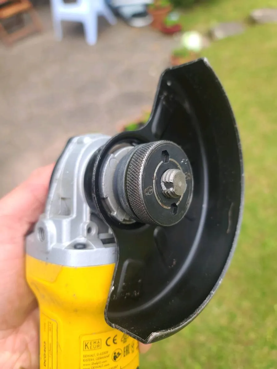 Dewalt Battery Grinder XR DCG405 - Image 4