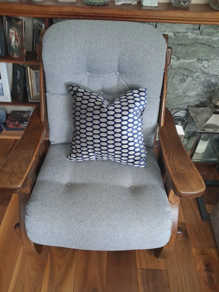Continental Oak 3-seater couch & armchairs - Image 2