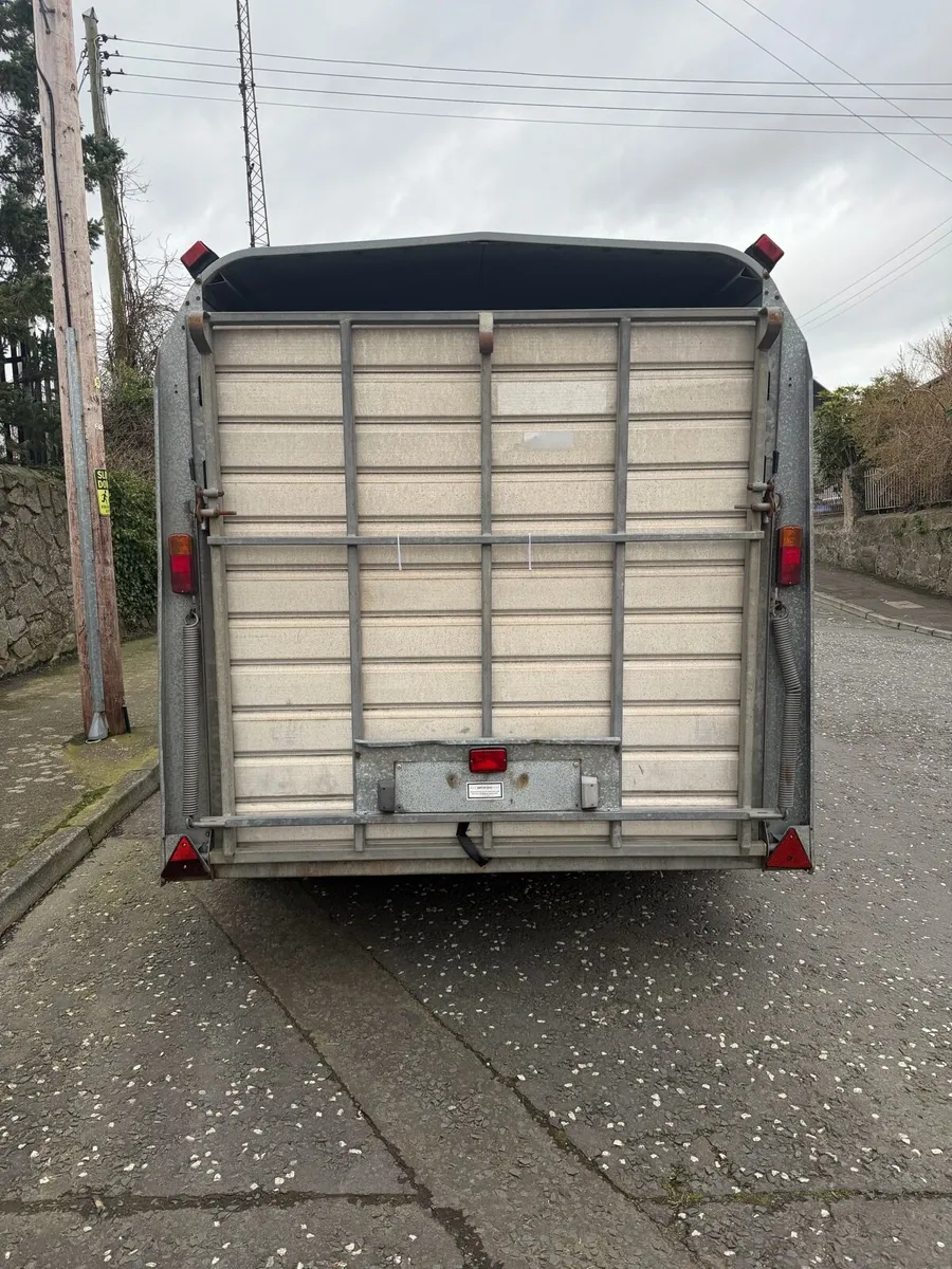 Ifor Williams cattle box - Image 1
