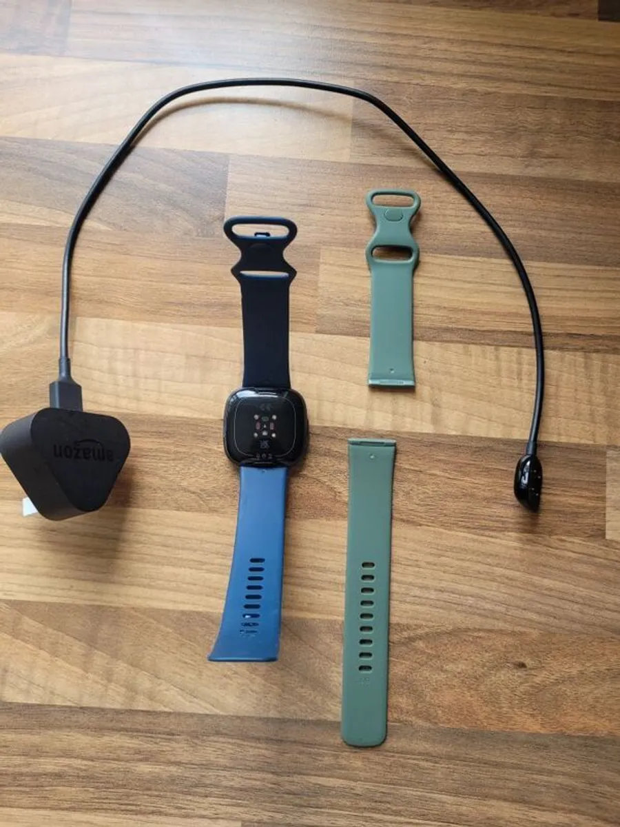 fitbit versa 4 - Image 2