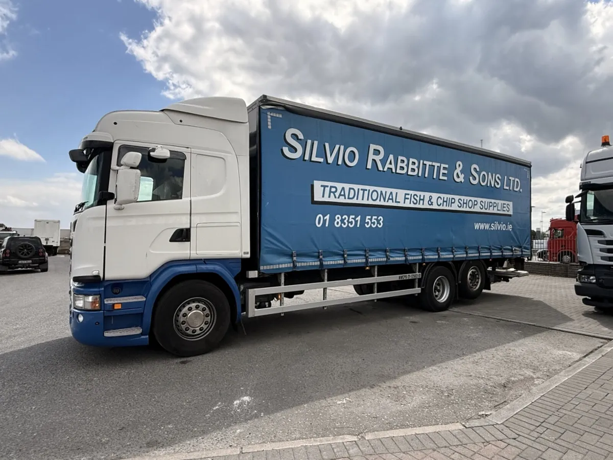 2016 Scania G320 6x2 c/w 28ft curtain. Ref No:2611 - Image 2