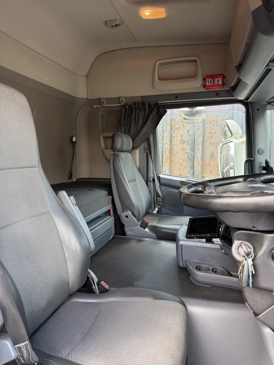 2016 Scania G320 6x2 c/w 28ft curtain. Ref No:2611 - Image 4