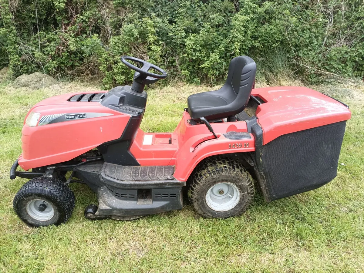 Ride on lown mower - Image 1