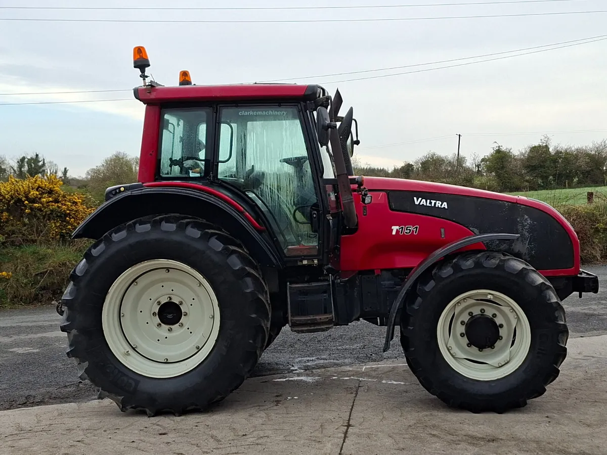 2009 Valtra T151 - Image 4