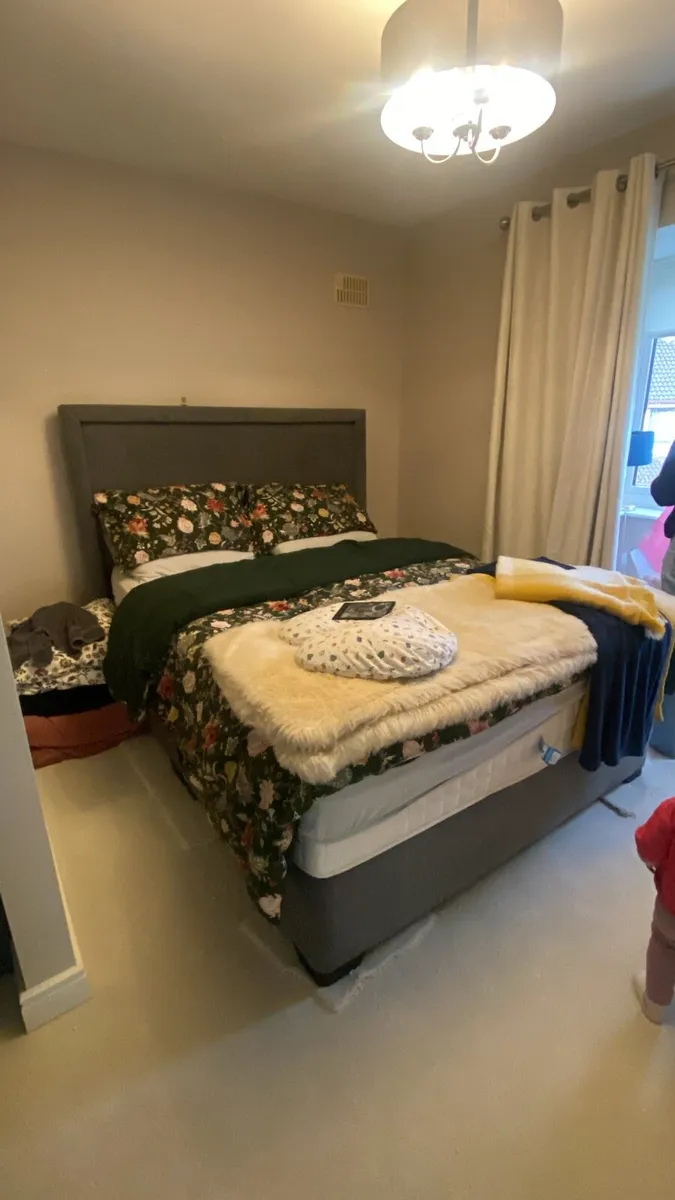 5ft Bed base and headboard
