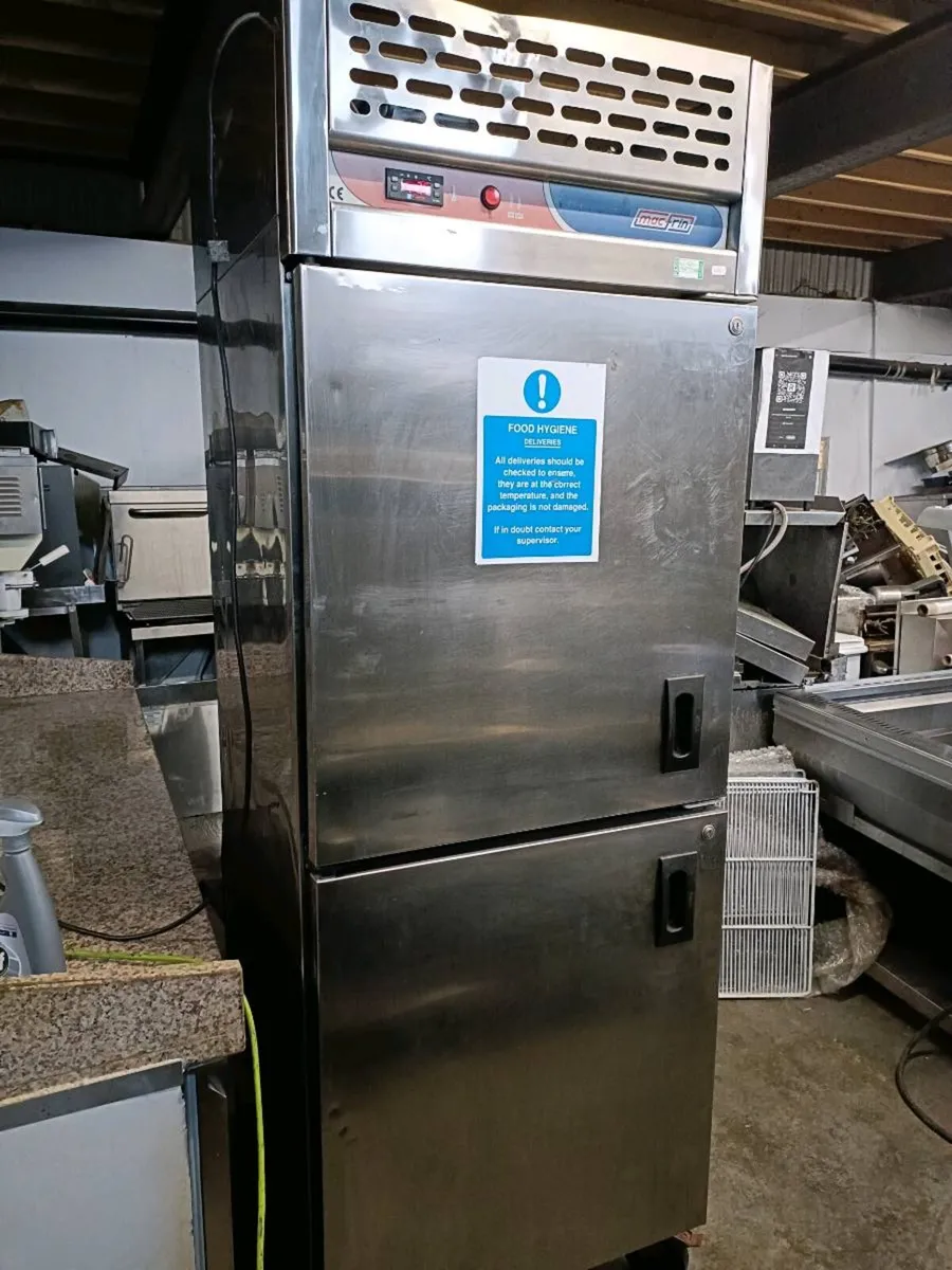 Up right fridge - Image 3
