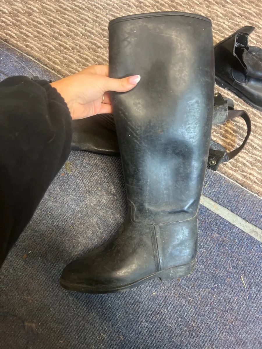 Horse riding gear boots and chaps - Image 2