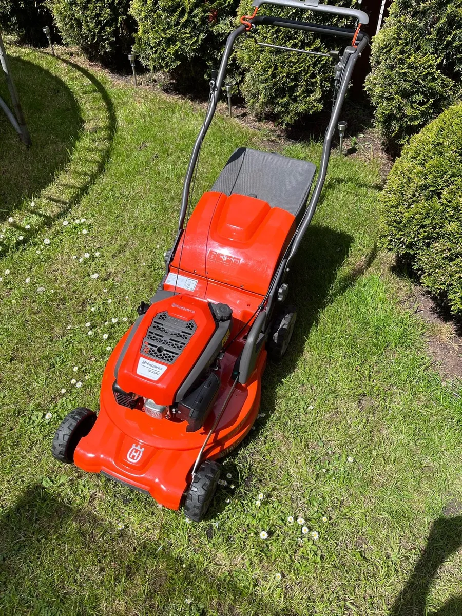 Husqvarna LC 353V Lawnmower - Image 1