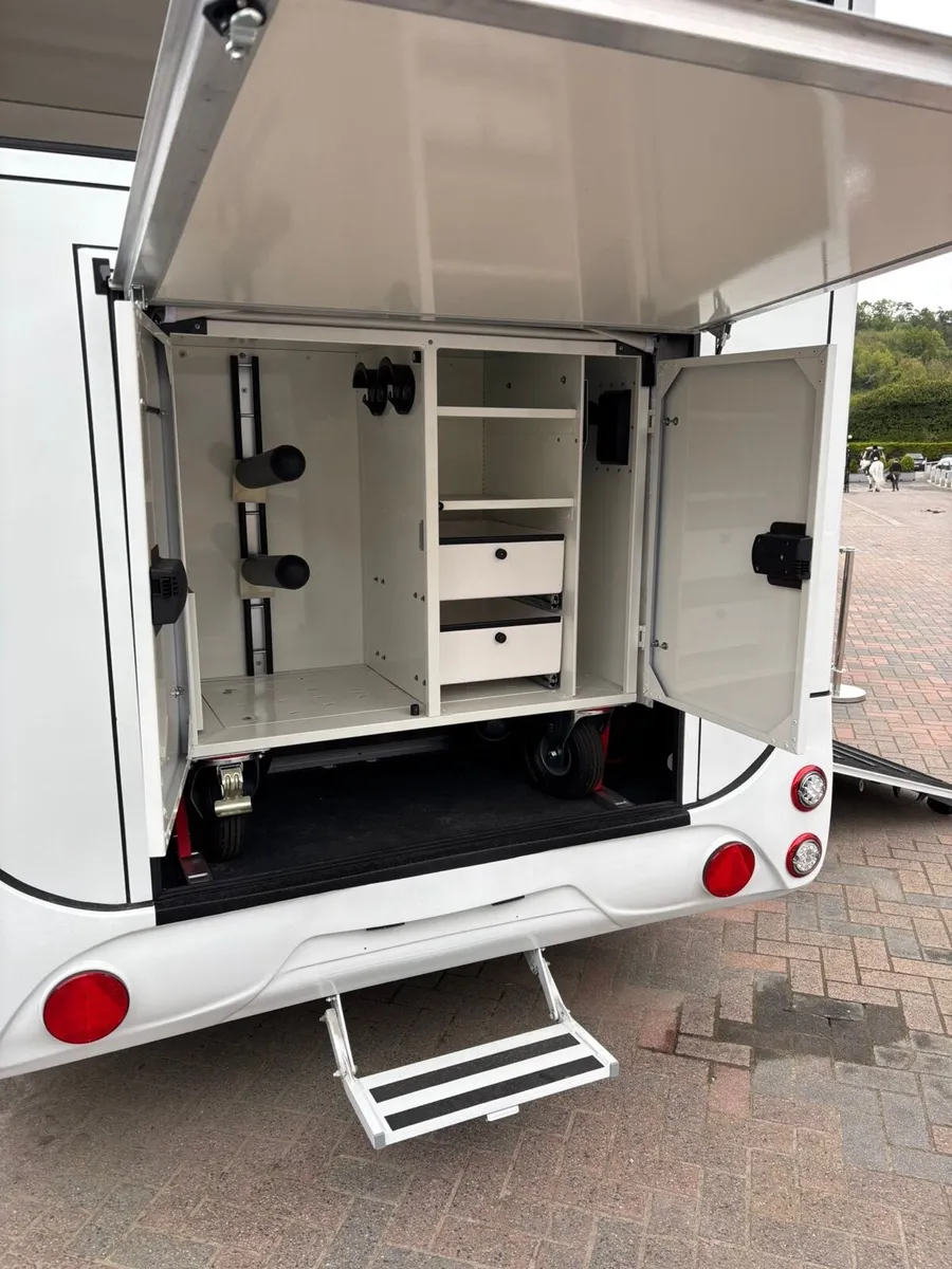 Horsebox with living - Image 4