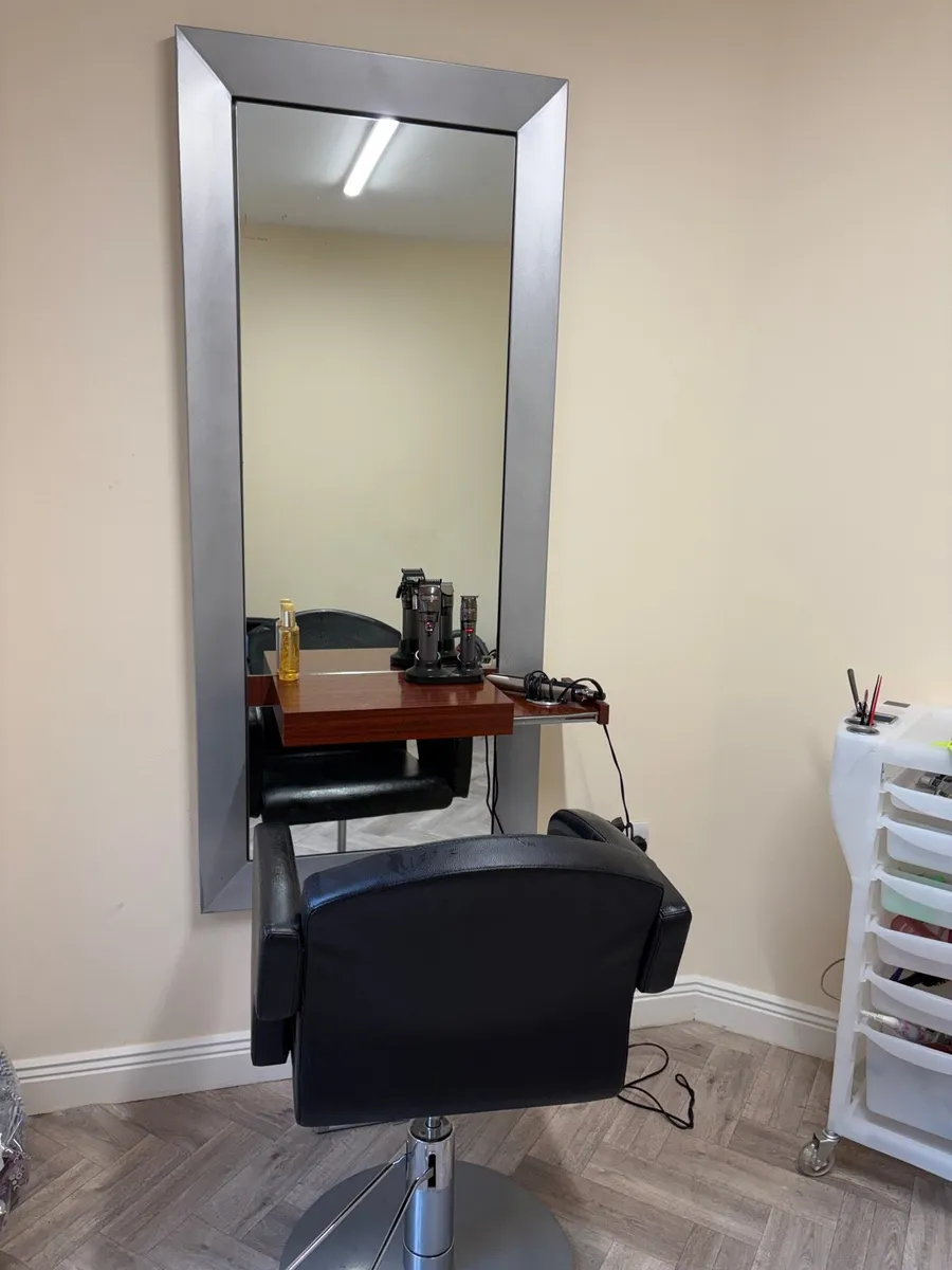 Home Hair salon equipment - Image 1