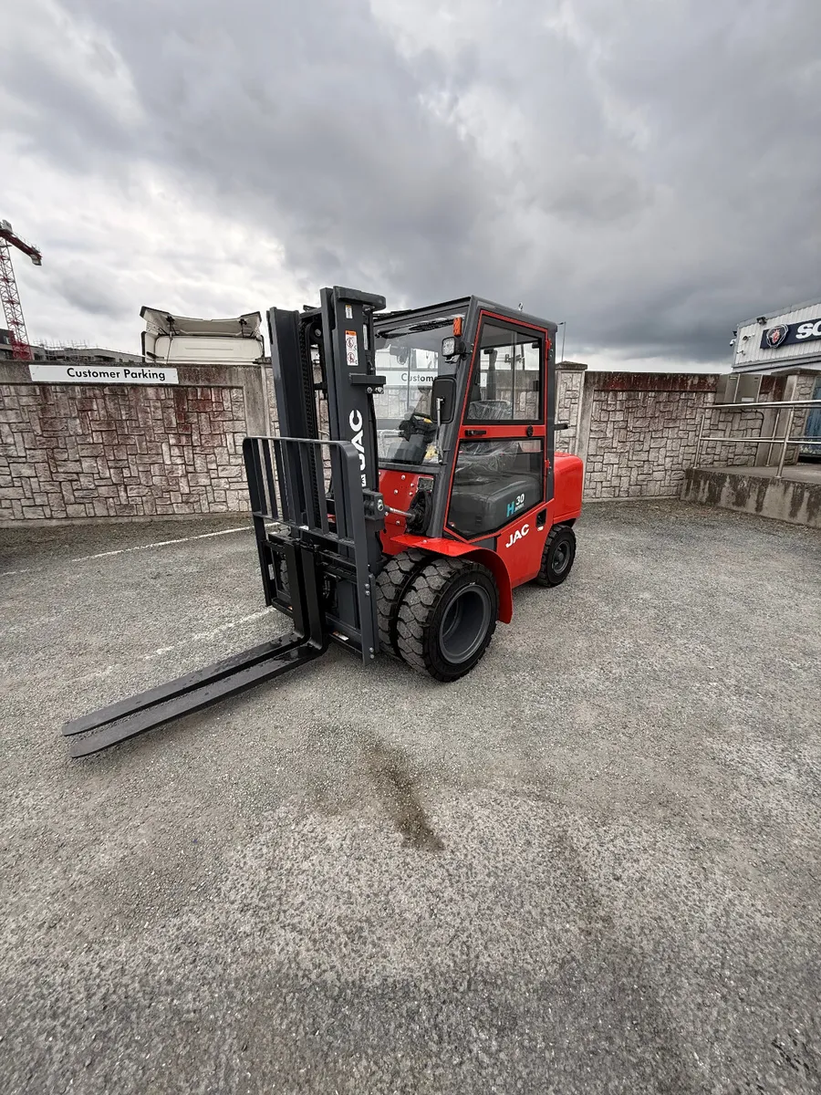 JAC 3T Forklifts. 4-cylinder diesel. Ref No: 2612 - Image 1