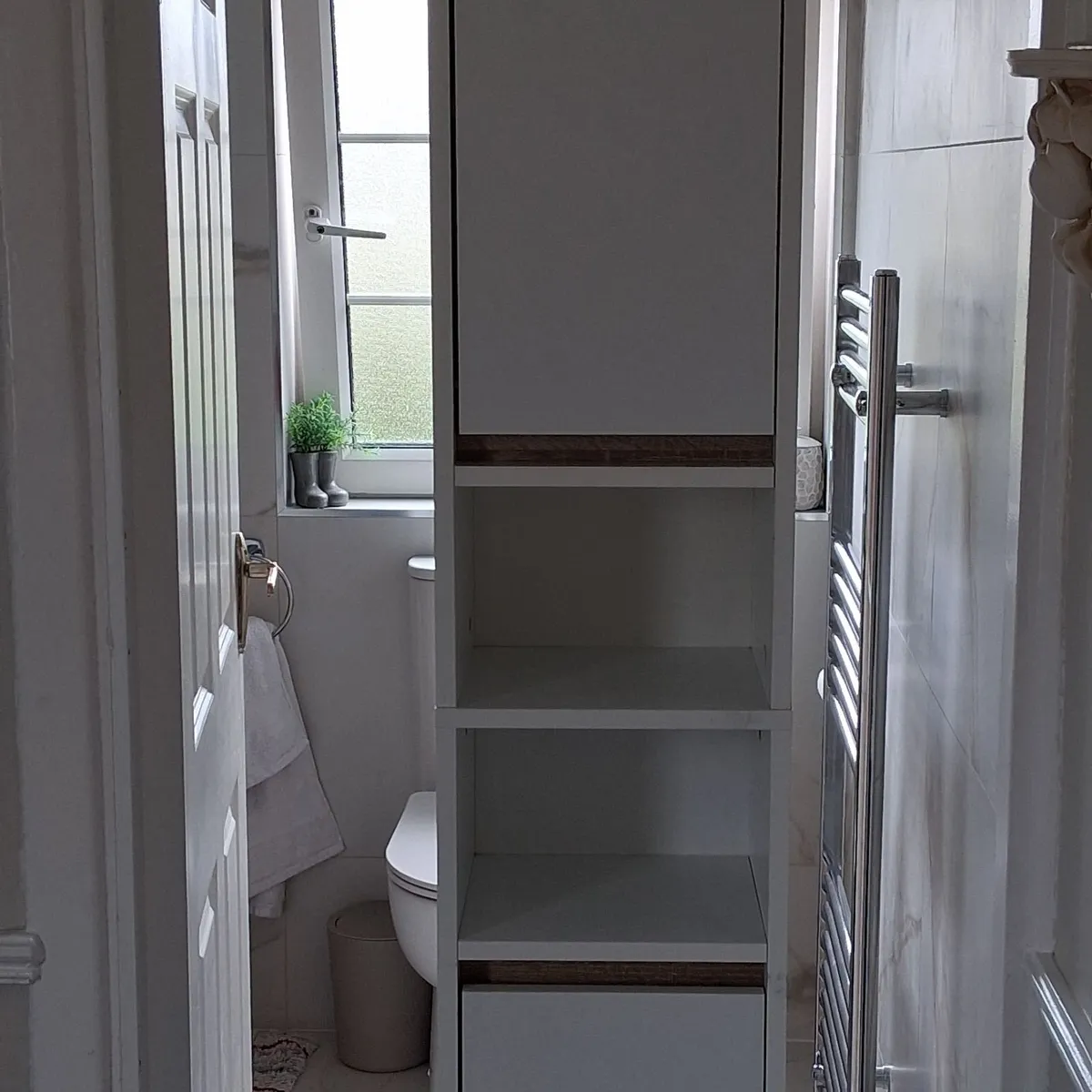 Bathroom floor standing unit - Image 1
