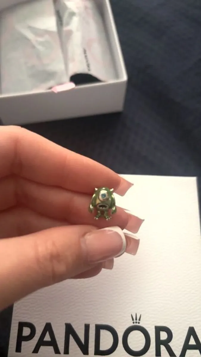 Brand new Pandora bracelet with charms - Image 2