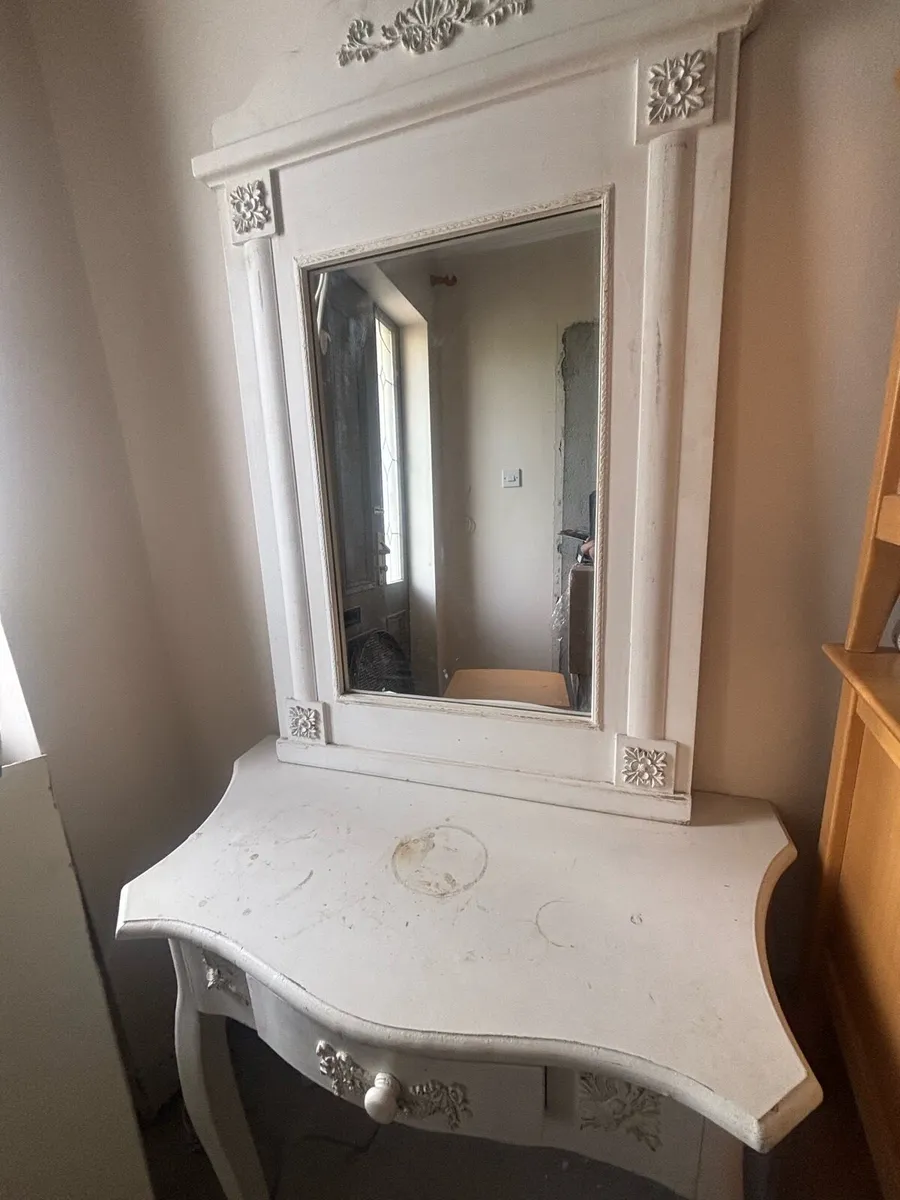 Traditional Console Table & Mirror - Image 2