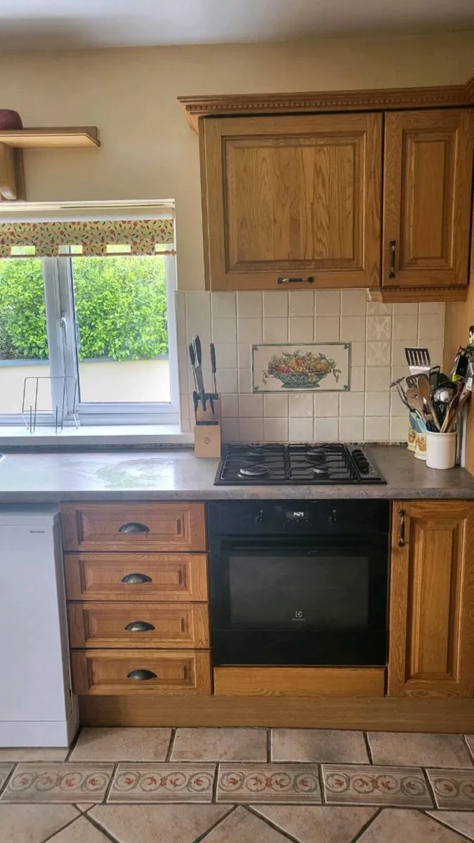 Much loved kitchen ready to go to a new home. - Image 2