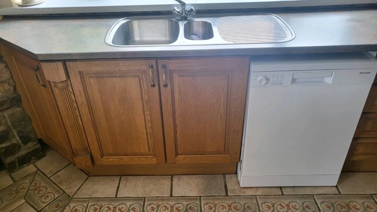 Much loved kitchen ready to go to a new home. - Image 3