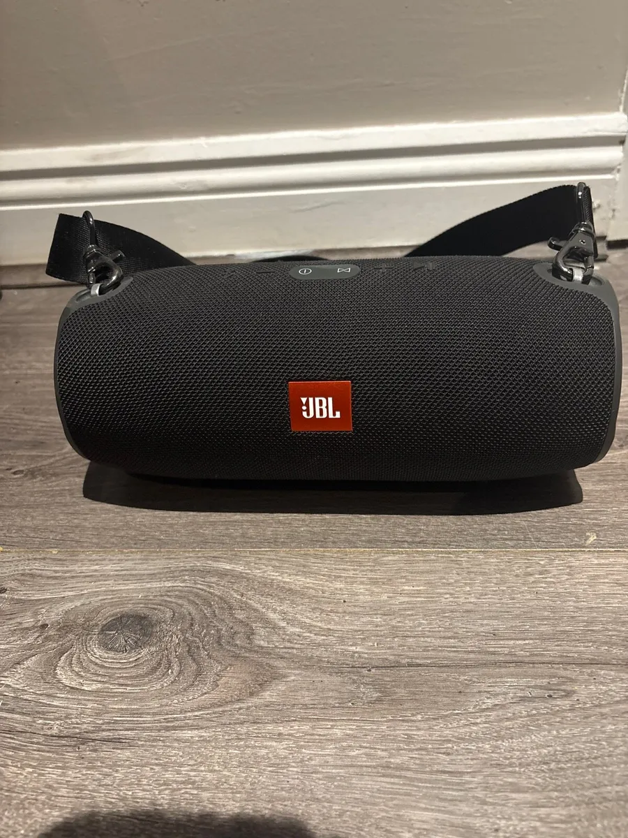 JBL XTREME speaker - Image 1