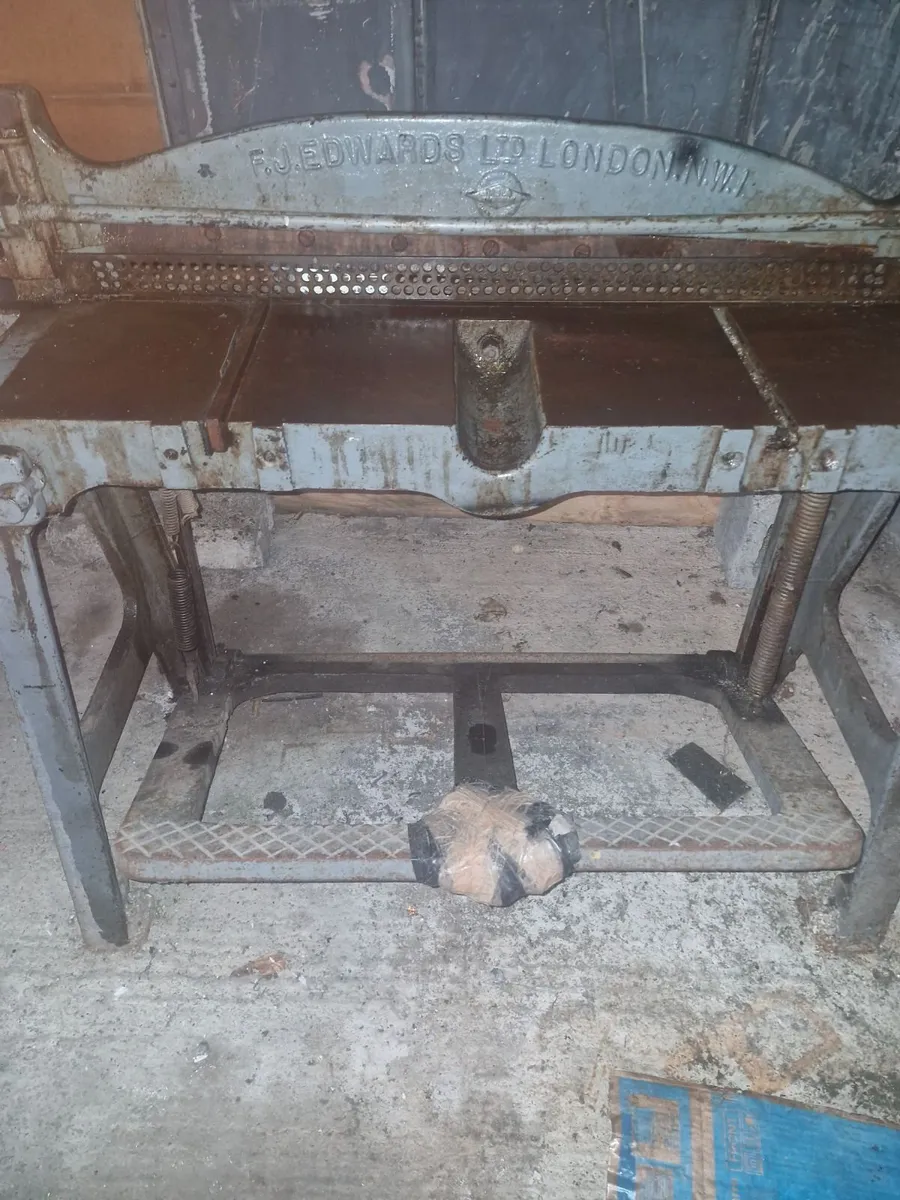 Edwards foot press guillotine - Image 2