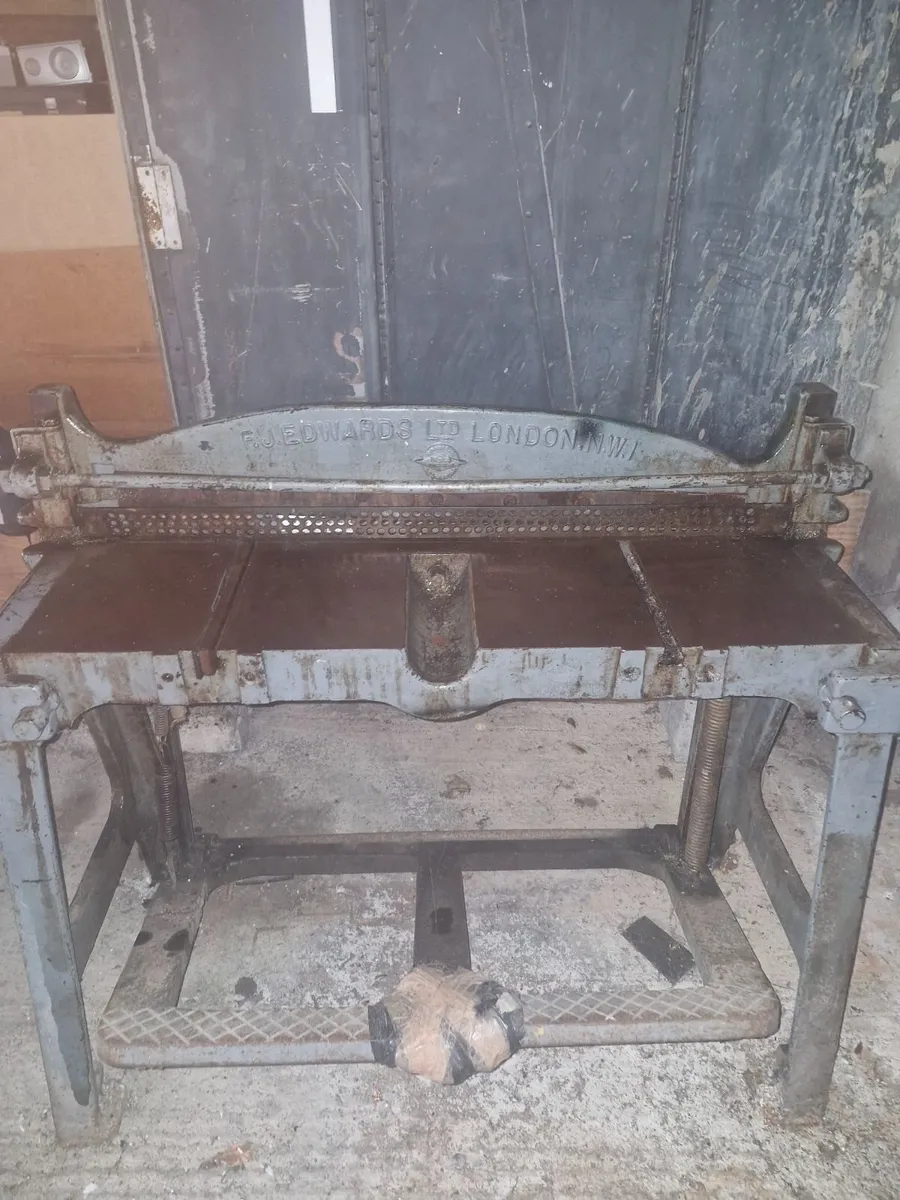 Edwards foot press guillotine - Image 3
