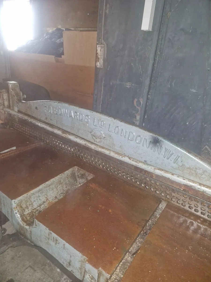 Edwards foot press guillotine - Image 1