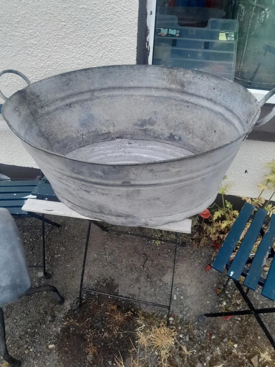 Vintage  galvanised  bath - Image 1