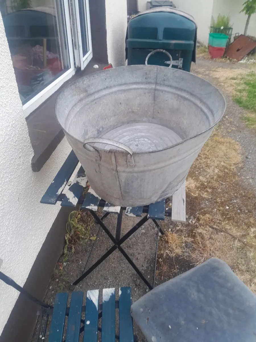 Vintage  galvanised  bath - Image 2