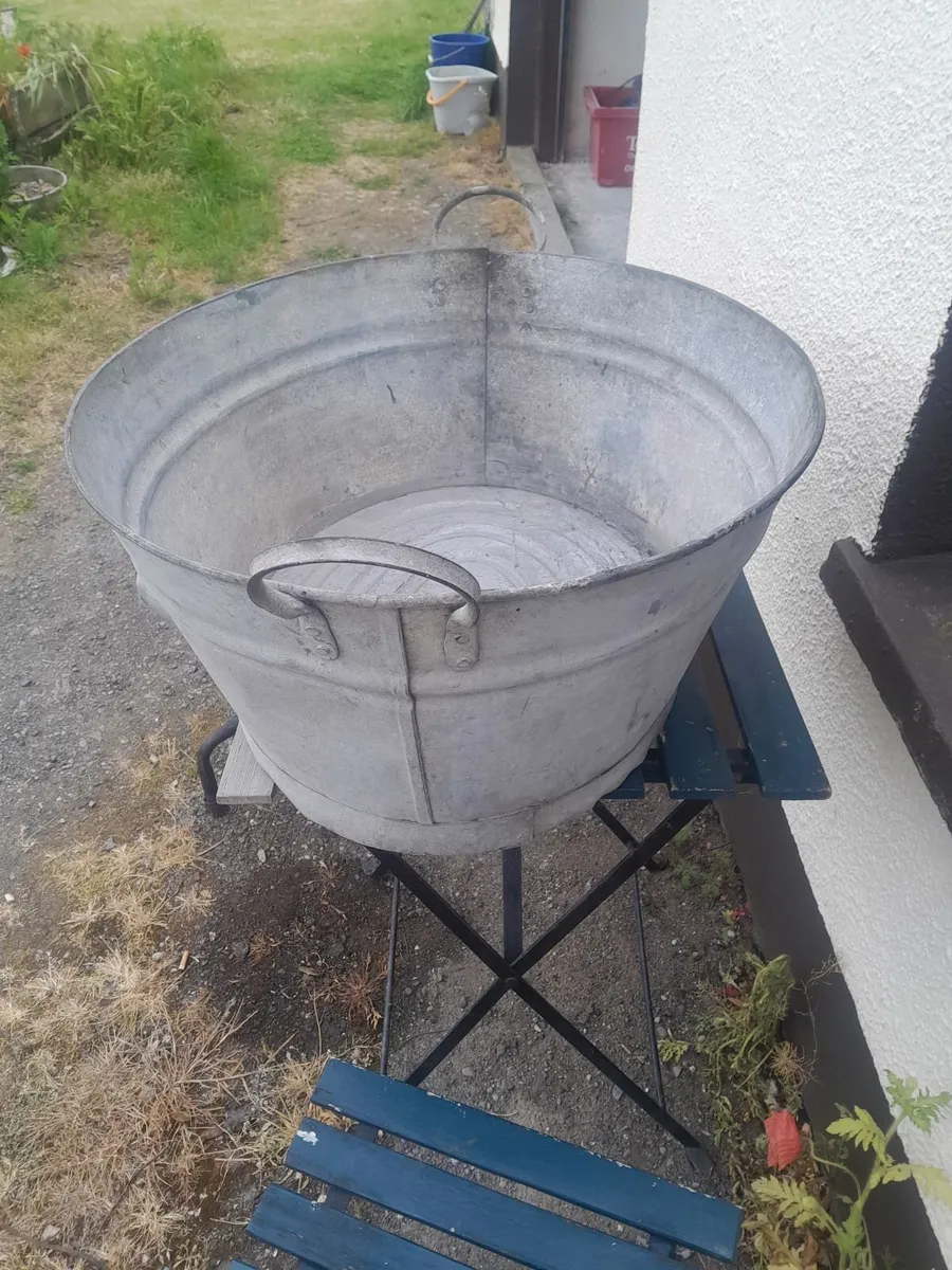 Vintage  galvanised  bath - Image 4