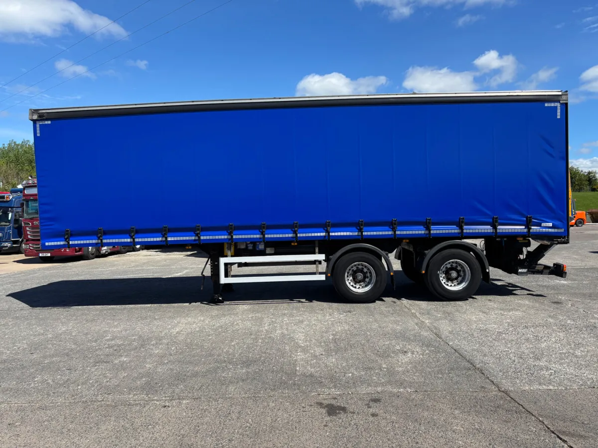 2015 Urban 10.2 meter Rear steer Tail lift Curtain - Image 2
