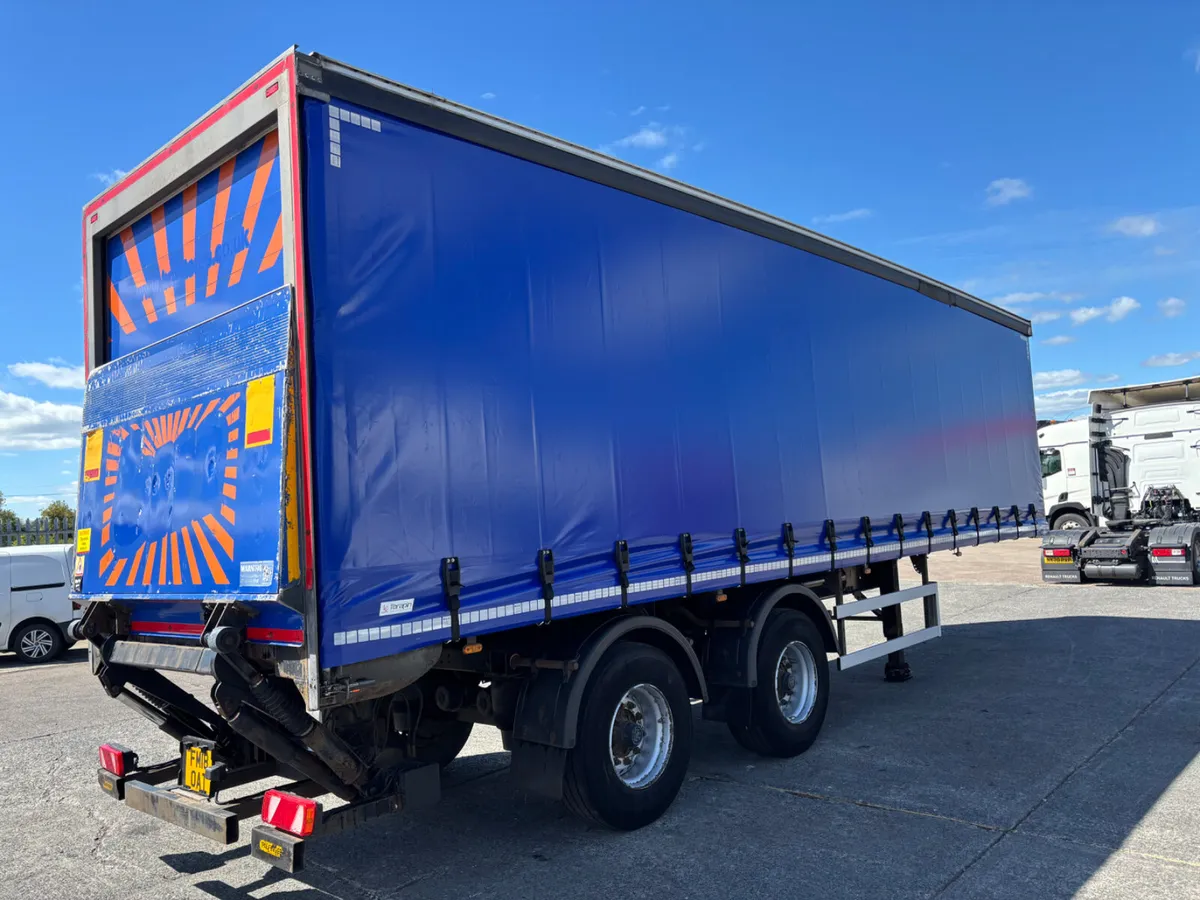 2015 Urban 10.2 meter Rear steer Tail lift Curtain - Image 4