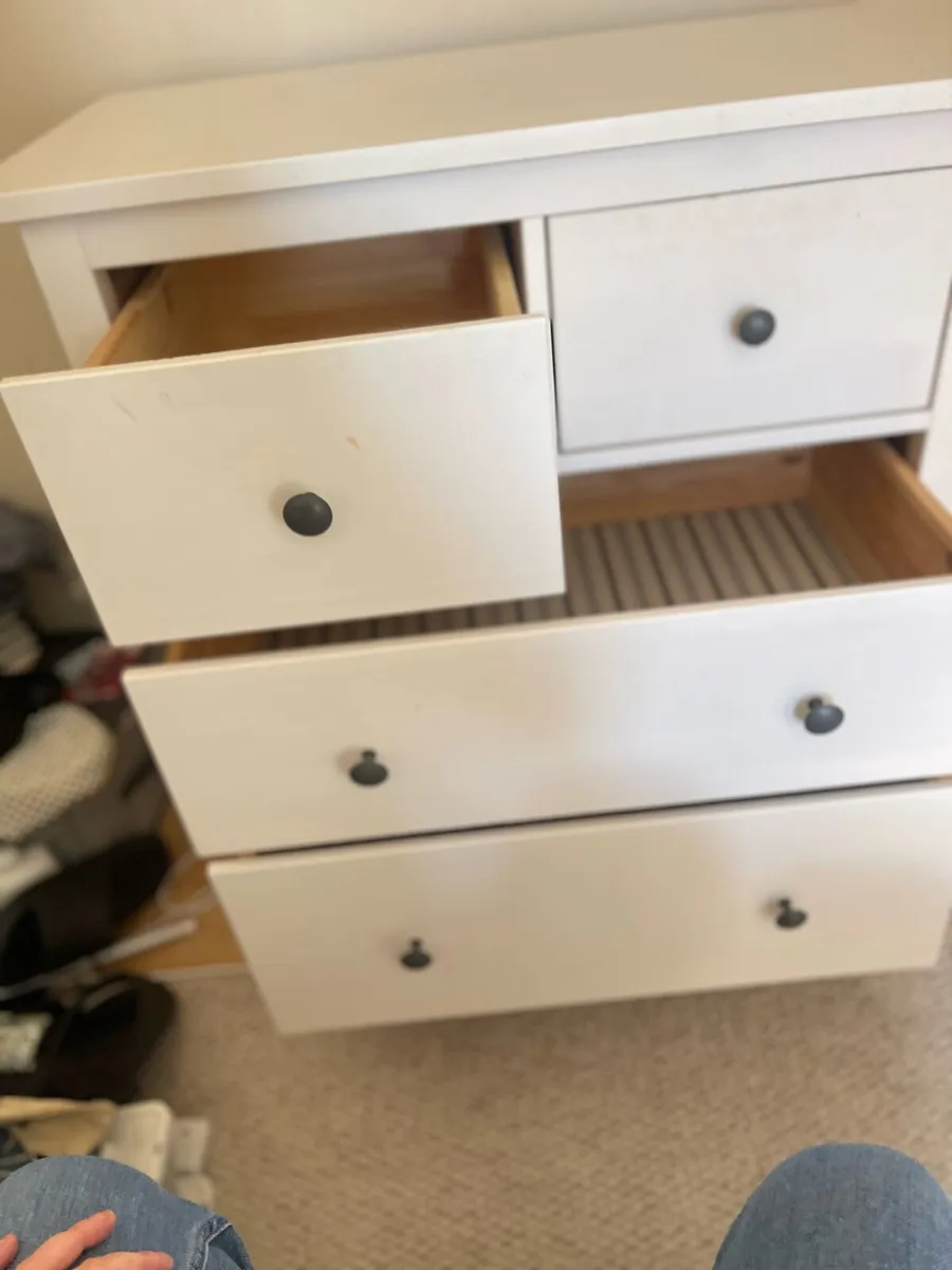 White drawers - Image 3