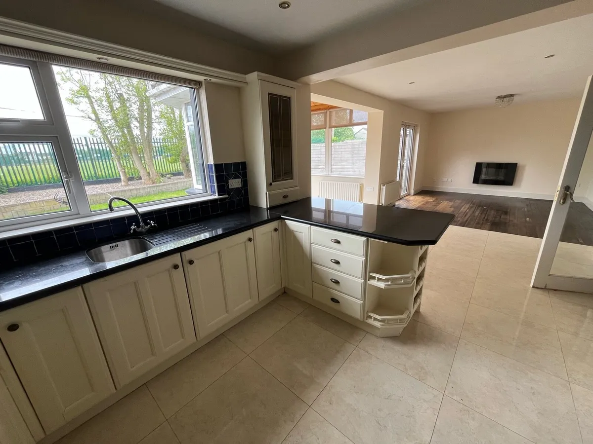 Kitchen - Image 4