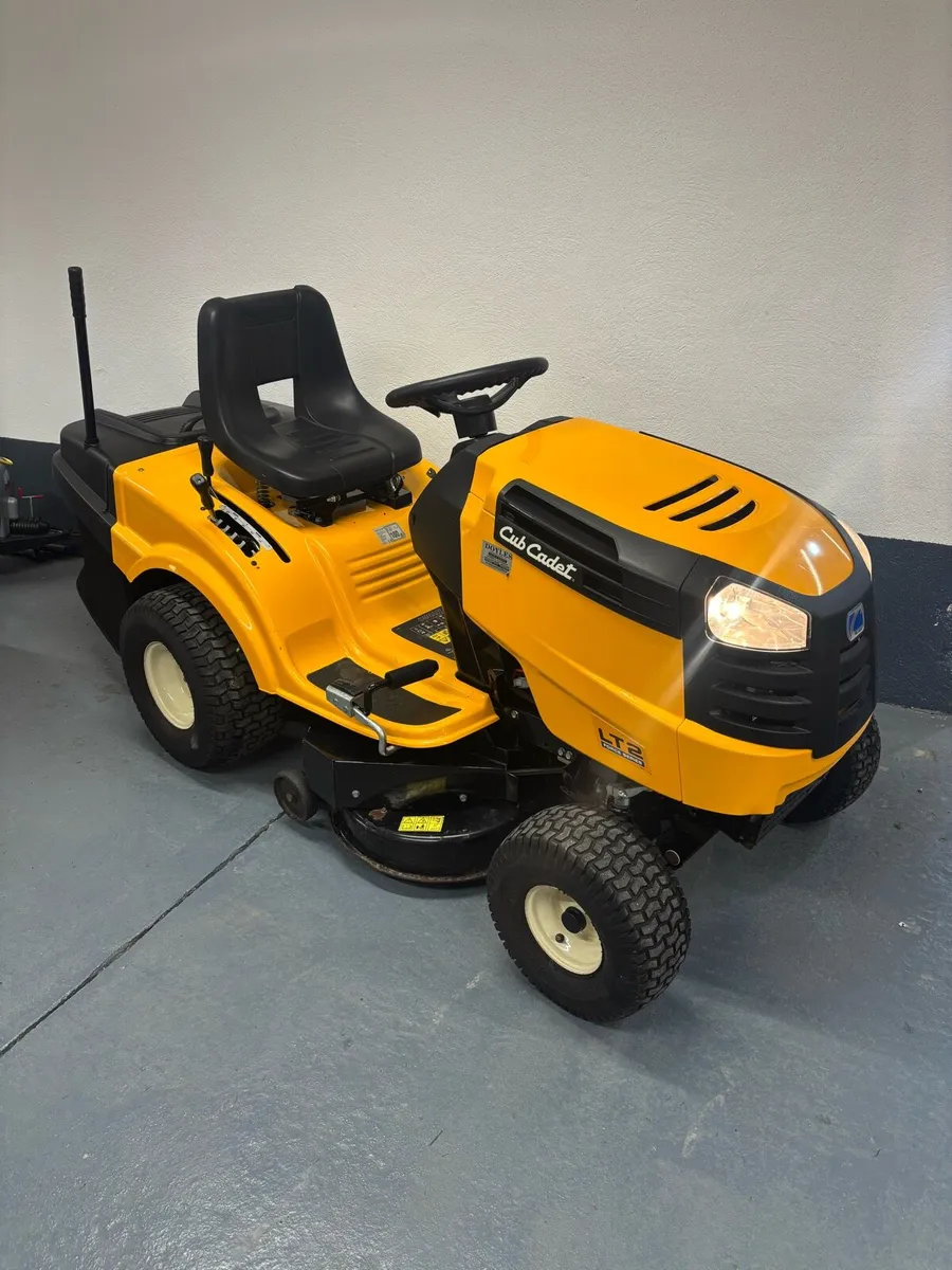 Cub cadet lawnmower - Image 1