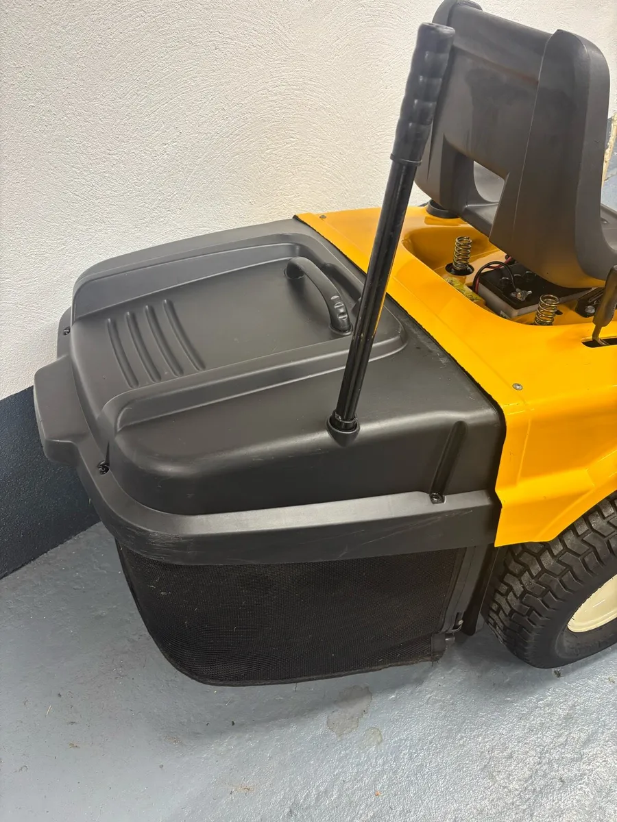 Cub cadet lawnmower - Image 3